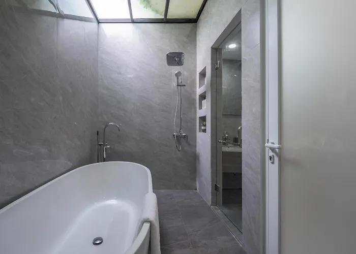 ホテル Verdant Bali Sekar Sari 4*